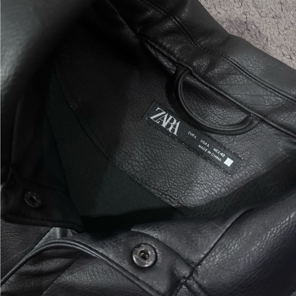 New Zara Black Faux Leather cropped  shortsleeved jacket. Unisex - Picture 3 of 3